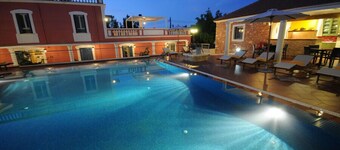 Agapi, A Beautiful small apartment with big veranda, perfect for a couple