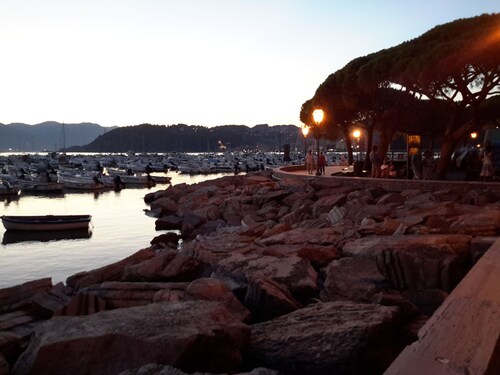 RELAXATION HOUSE. IN THE COUNTRYSIDE NEAR THE 5 TERRE AND 80 KM FROM THE GENOA AQUARIUM