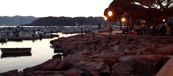 RELAXATION HOUSE. IN THE COUNTRYSIDE NEAR THE 5 TERRE AND 80 KM FROM THE GENOA AQUARIUM