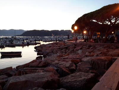 RELAXATION HOUSE. IN THE COUNTRYSIDE NEAR THE 5 TERRE AND 80 KM FROM THE GENOA AQUARIUM