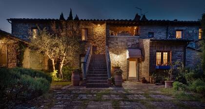 Luxury Tuscan Villa in Val d'Orcia, close to Montepulciano, Pienza, and Pools!