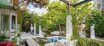 MEDITERRANEAN OASIS Big Loft in Villa -Garden_Free Park_ Free WIFI 15min center!