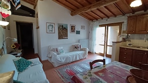 Books - Ancient house in Chianti Hills with private lake and garden (Radda In CHIANTI)