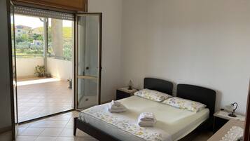 2 bedrooms, iron/ironing board, travel crib, free WiFi