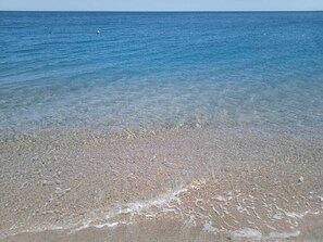Beach nearby, sun loungers - Penthouse with Panoramic Veranda immersed in Nature, a stone's throw from the Ionian Sea (Badolato Marina)
