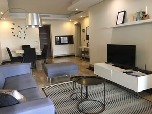 Smart TV - Bahia de la Plata Boutique (Estepona)