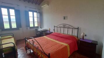 1 bedroom, desk, iron/ironing board, free WiFi