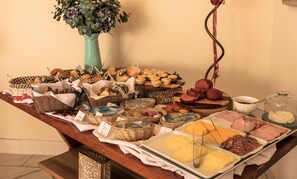 Desayuno buffet incluido todos los días 