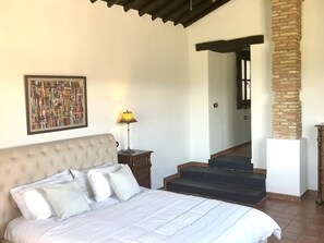 5 bedrooms, iron/ironing board, free WiFi, bed sheets - Beautiful Country House with Pool and Scenic Mountain Views (Ronda)