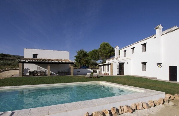 Pool - Beautiful Country House with Pool and Scenic Mountain Views (Ronda)