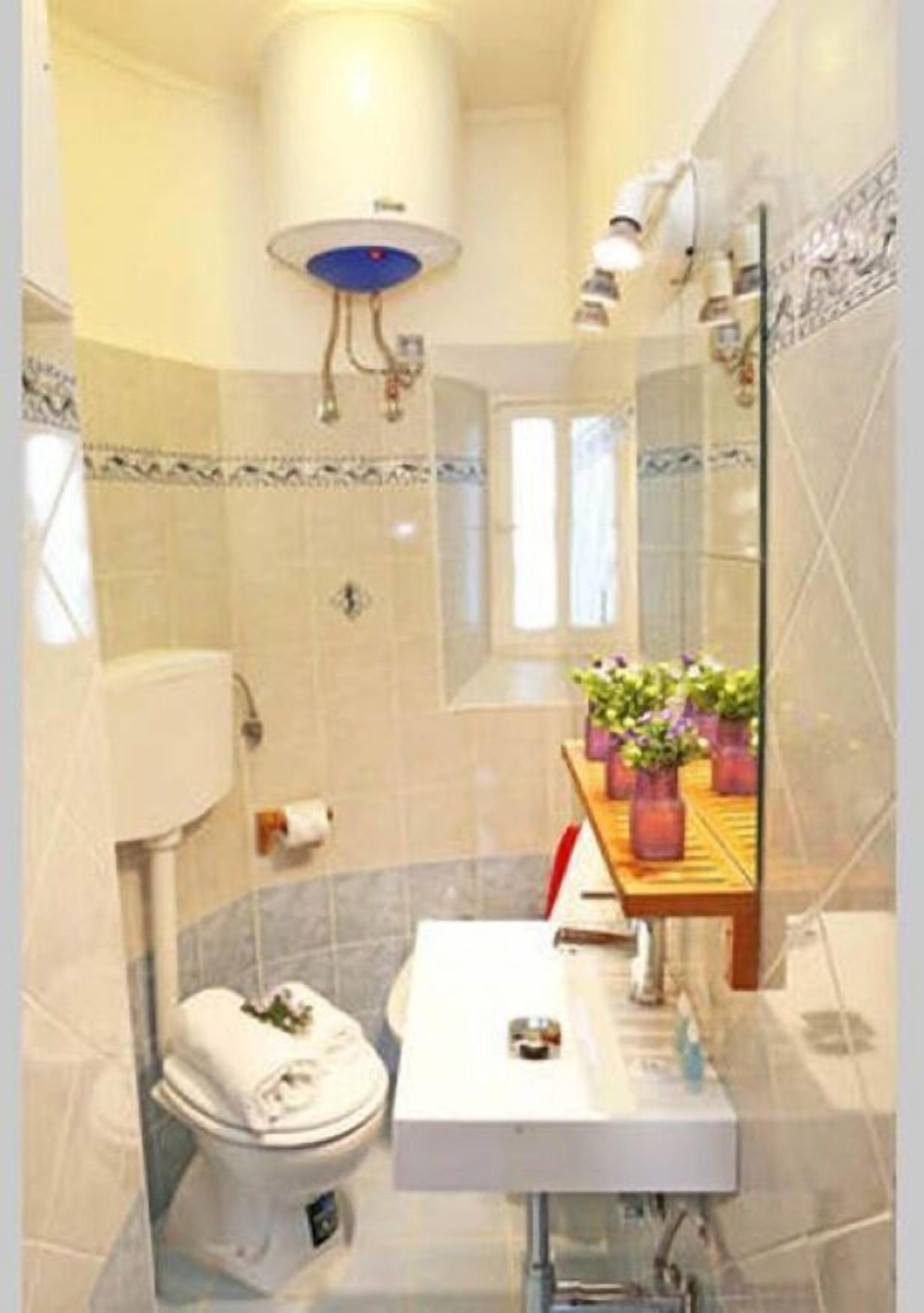Regadera, secadora de cabello, bidet, toallas 