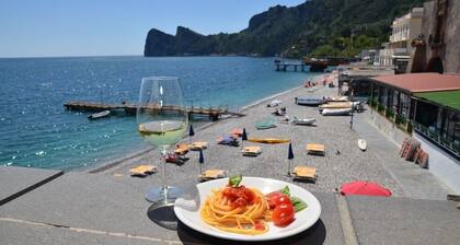 Wohnung am Meer "Lampuga" am Strand von Nerano