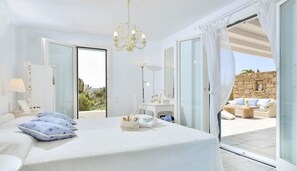 4 bedrooms, in-room safe, desk, iron/ironing board