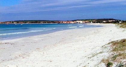 Mandriola op korte loopafstand van het brede strand vakantiehuis met 7 bedden ..!