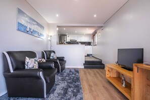 TV - Holiday apartment- with large terrace with spectacular sea and mountain views (Santa Cruz)