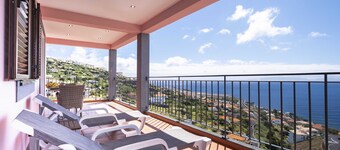 Holiday apartment- with large terrace with spectacular sea and mountain views