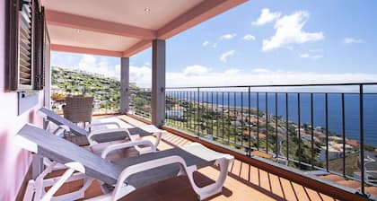 Holiday apartment- with large terrace with spectacular sea and mountain views