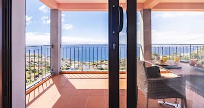 Holiday apartment- with large terrace with spectacular sea and mountain views