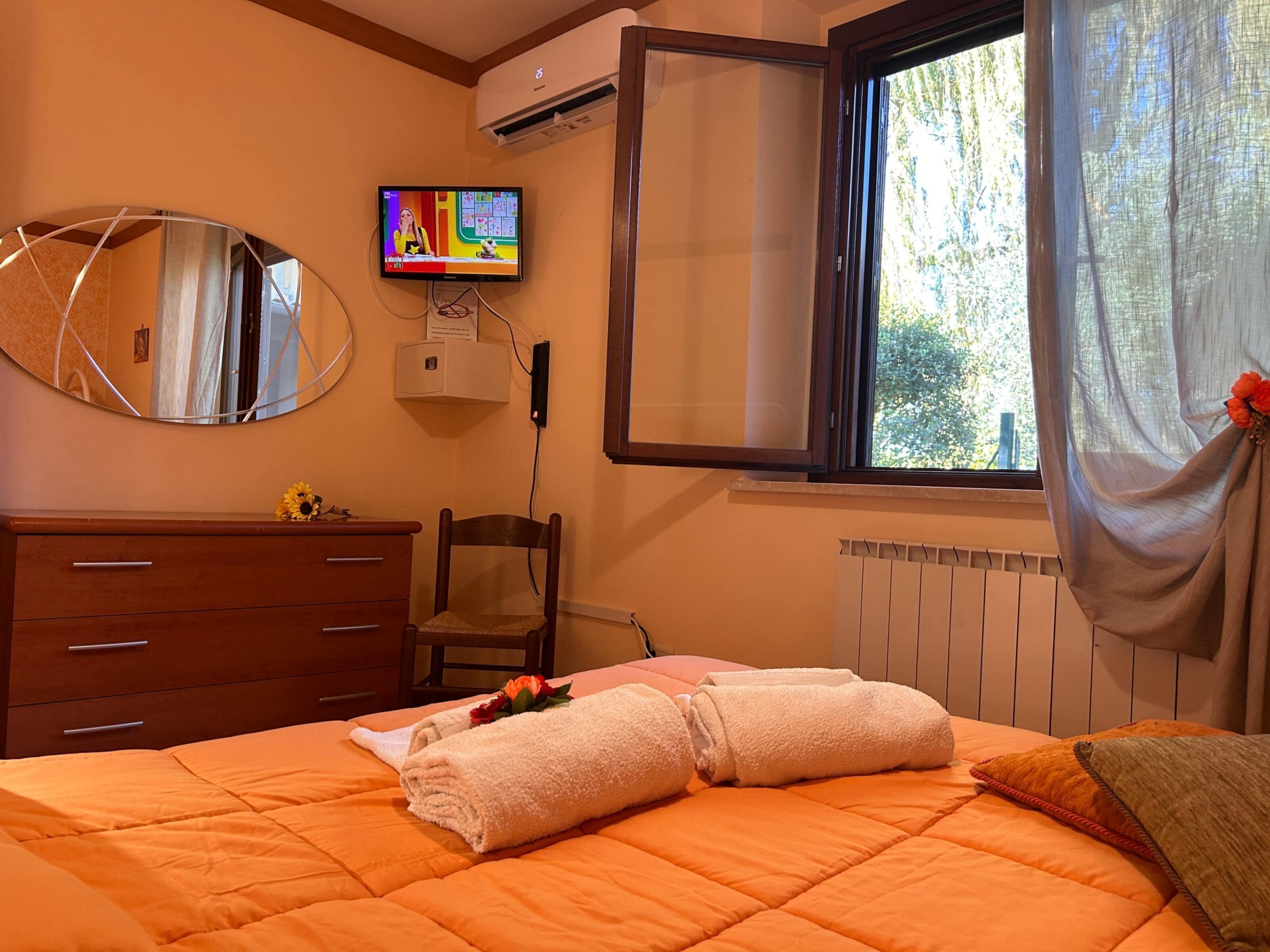 1 bedroom, WiFi, bed sheets