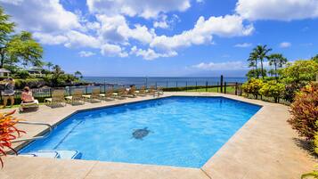 Condo, 2 quartos | Piscina externa | Piscina externa, espreguiçadeiras