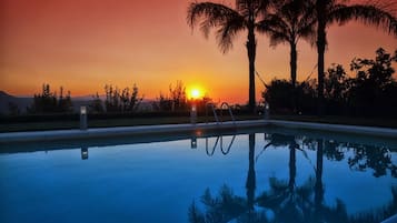 Piscina all'aperto, una piscina riscaldata