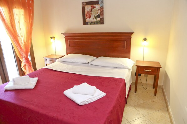 1 slaapkamer, een strijkplank/strijkijzer, gratis wifi, beddengoed