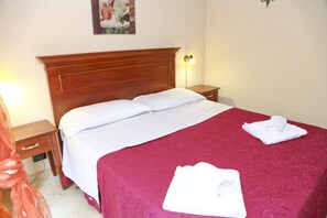 1 chambre, fer et planche Ă repasser, Wi-Fi gratuit, draps fournis