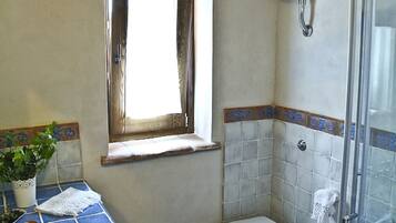 Doccia, asciugacapelli, bidet