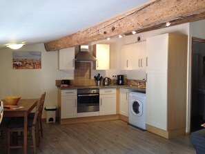 冰箱、微波炉、烤箱、炉灶