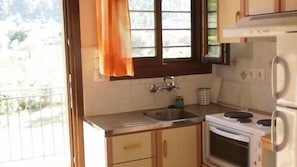 Fridge, oven, coffee/tea maker, cookware/dishes/utensils