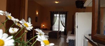 PEFKA STUDIOS APARTMENTS