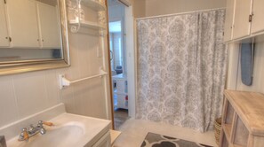 House, 2 Bedrooms | Bathroom