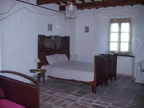 3 chambres, fer et planche à repasser, accès Internet, draps fournis