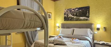 1 slaapkamer, een strijkplank/strijkijzer, gratis wifi, beddengoed