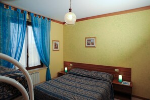 1 chambre, fer et planche à repasser, Wi-Fi gratuit, draps fournis