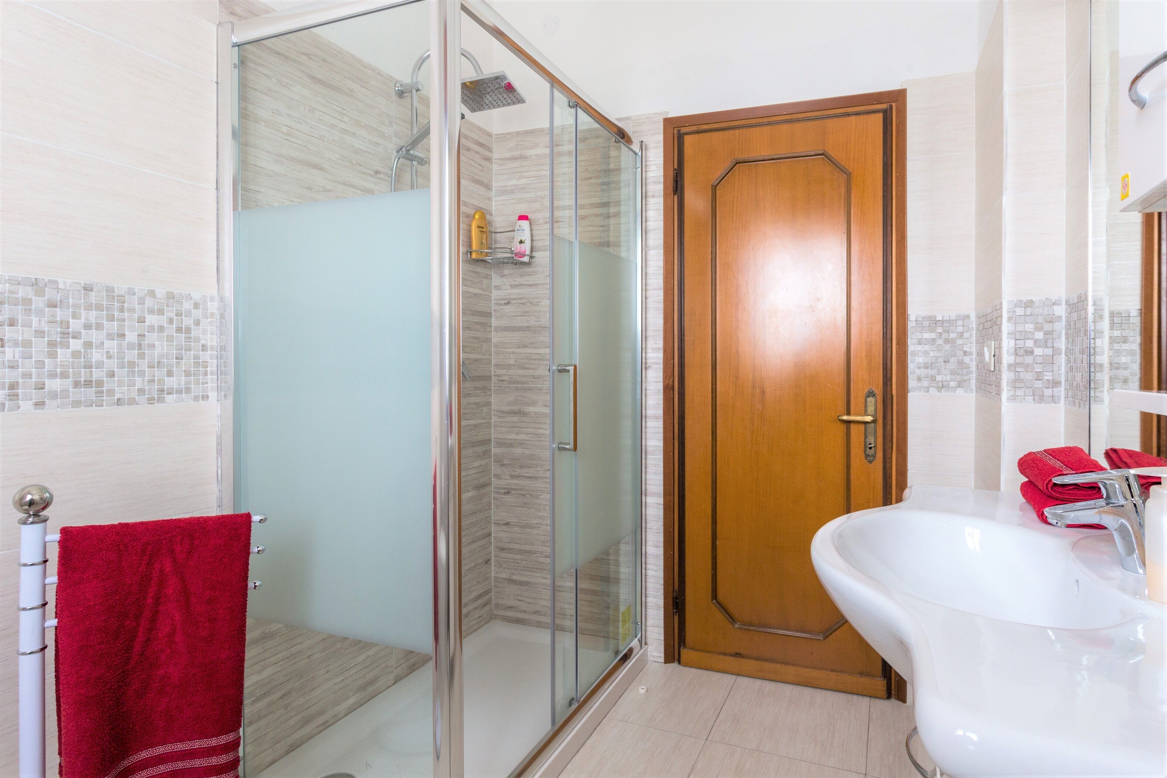 Dusche, Haartrockner, Bidet, Handtücher