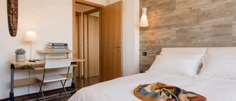 1 bedroom, desk, iron/ironing board, free WiFi