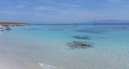 Kaksi huoneet 10 minuutin päässä merestä