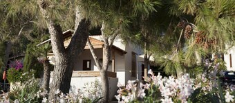 The house at 150 m from the sea lies in Nature Reserve Mount Hood