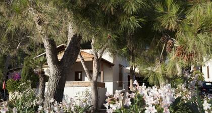 The house at 150 m from the sea lies in Nature Reserve Mount Hood