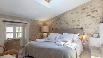 2 habitaciones, tabla de planchar con plancha, cuna de viaje y wifi