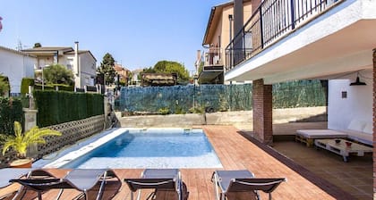CAN PINEMAR - COSTA BARCELONA. PRIVATE POOL AND NEAR TO THE BEACH. WIFI