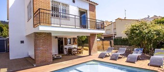 CAN PINEMAR - COSTA BARCELONA. PRIVATE POOL AND NEAR TO THE BEACH. WIFI 