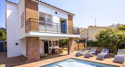 KANN PINEMAR - COSTA BARCELONA. Privater Pool und in der Nähe des Strandes. WIFI