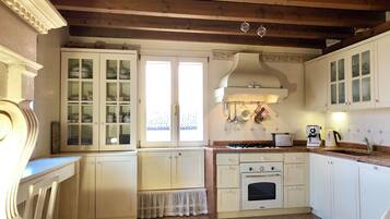 Kühlschrank, Ofen, Herdplatte, Geschirrspüler