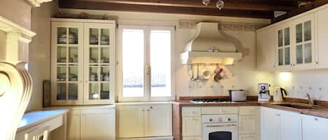 Réfrigérateur, four, plaque de cuisson, lave-vaisselle