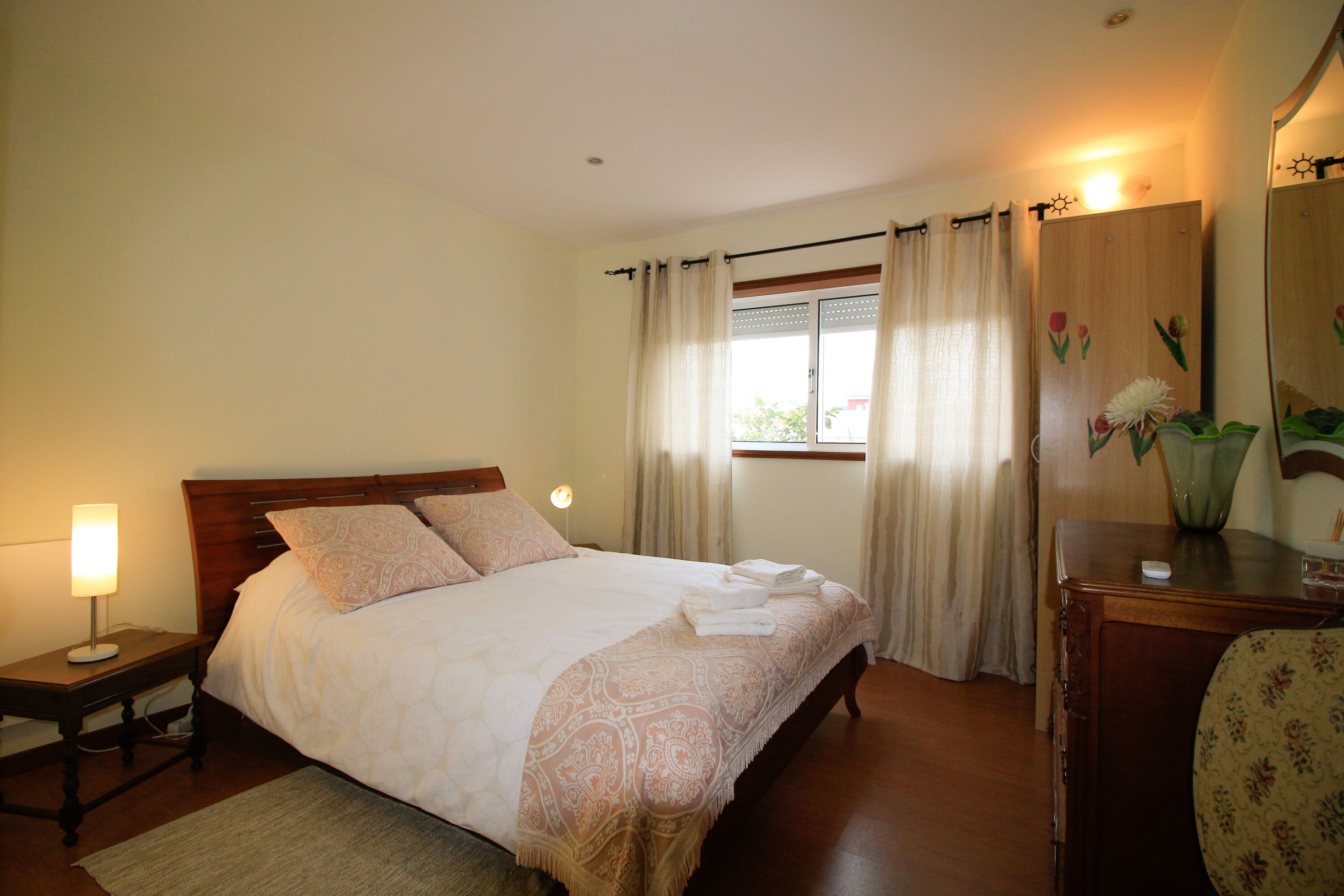 2 bedrooms, iron/ironing board, travel cot, free WiFi