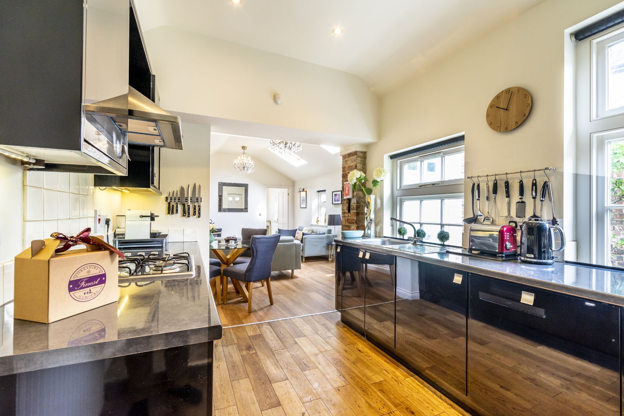 冰箱、微波炉、烤箱、炉灶