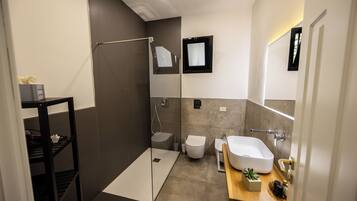 Vasca, asciugacapelli, bidet, asciugamani