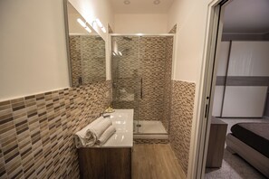 Badewanne, Haartrockner, Bidet, Handtücher